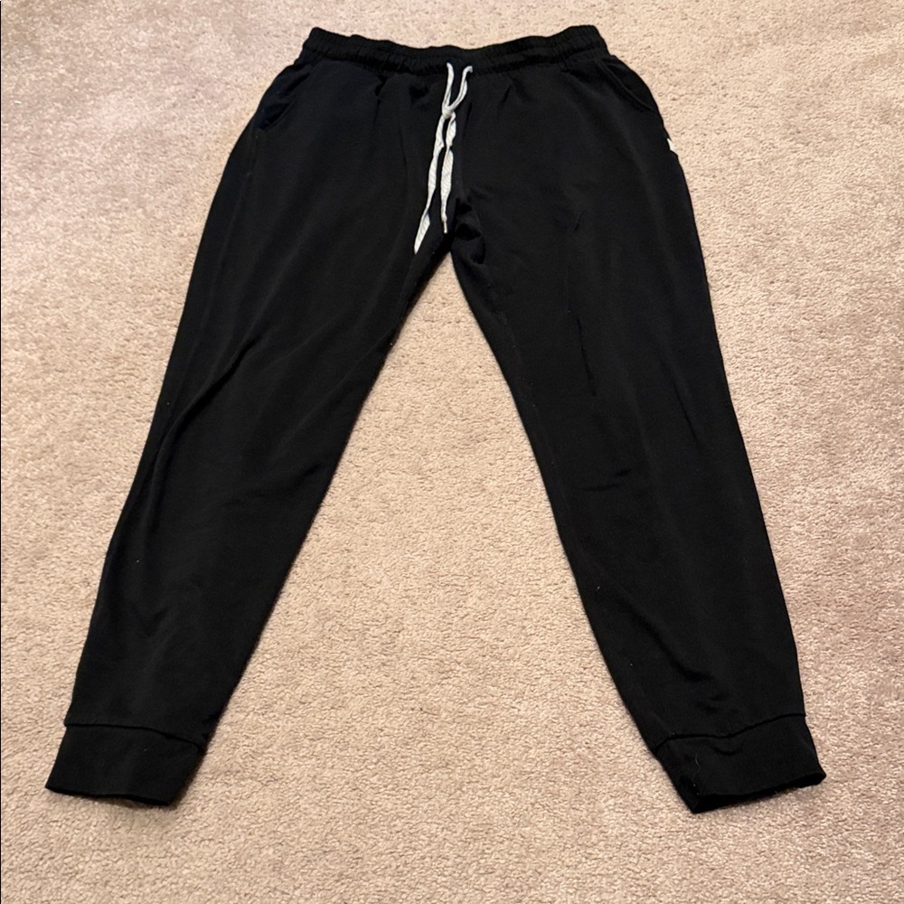 Vuori women’s jogger and a medium tall black